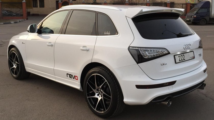 Audi q5 белая сзади