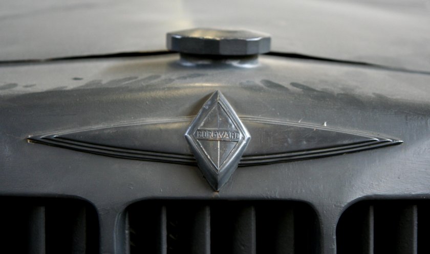 Автомобильная эмблема