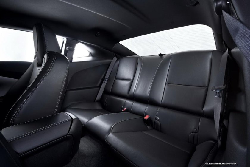 Шевроле Камаро салон сзади