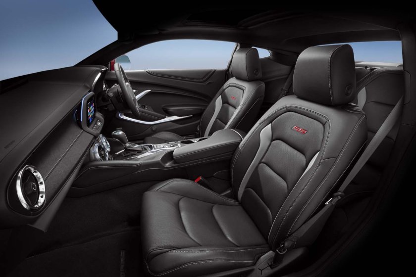 Chevrolet Camaro SS 2020 салон