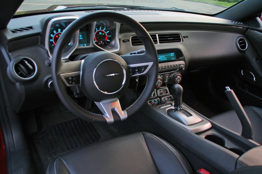 Chevrolet Camaro 2010 салон
