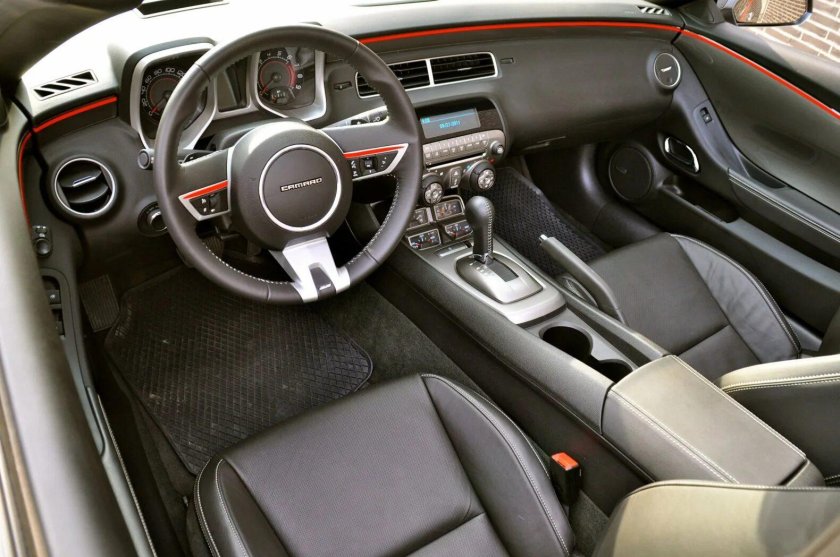 Chevrolet Camaro 2012 салон