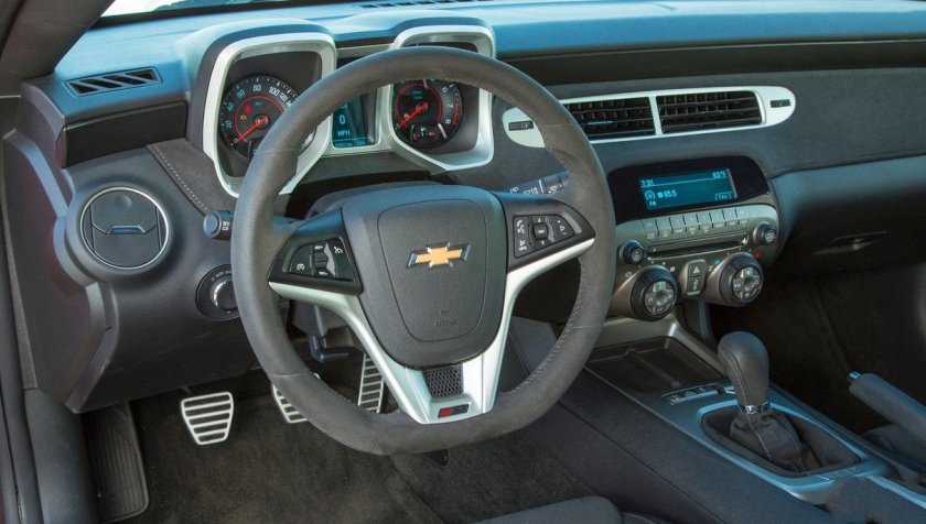 Шевроле Камаро 2005 салон