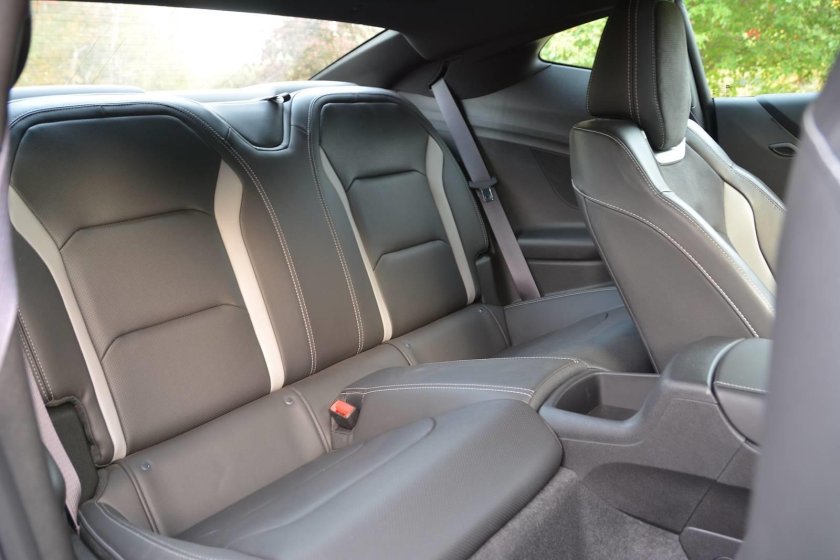 Camaro салон сзади