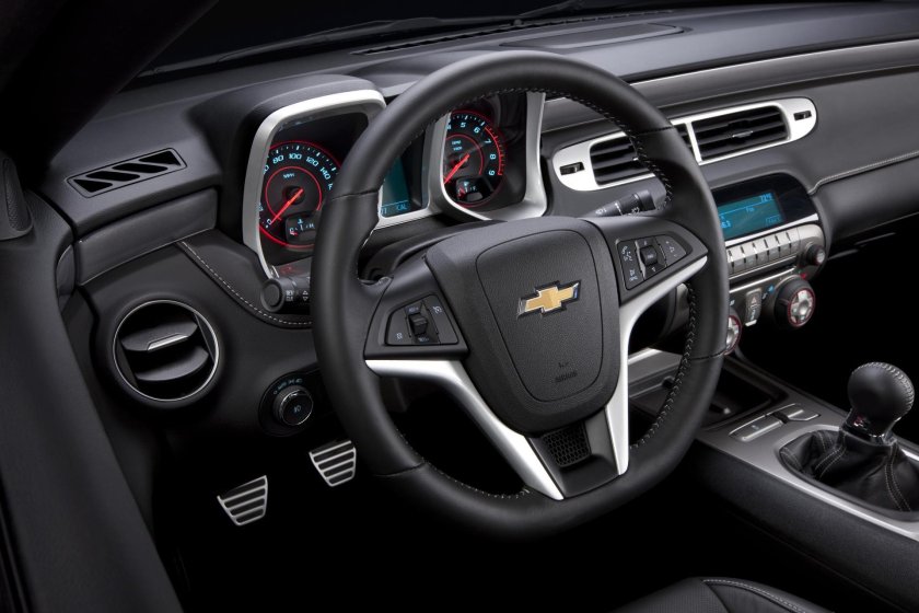 Шевроле Камаро 2012 салон