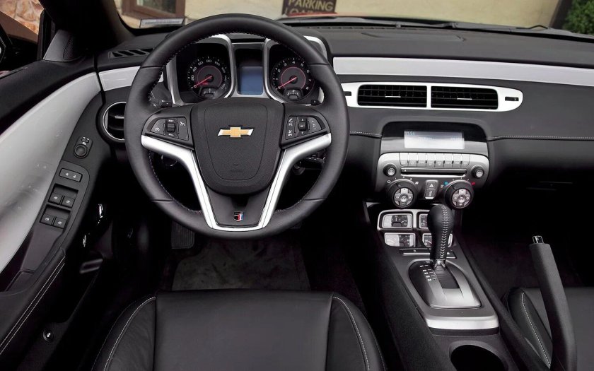 Chevrolet Camaro 2010 салон