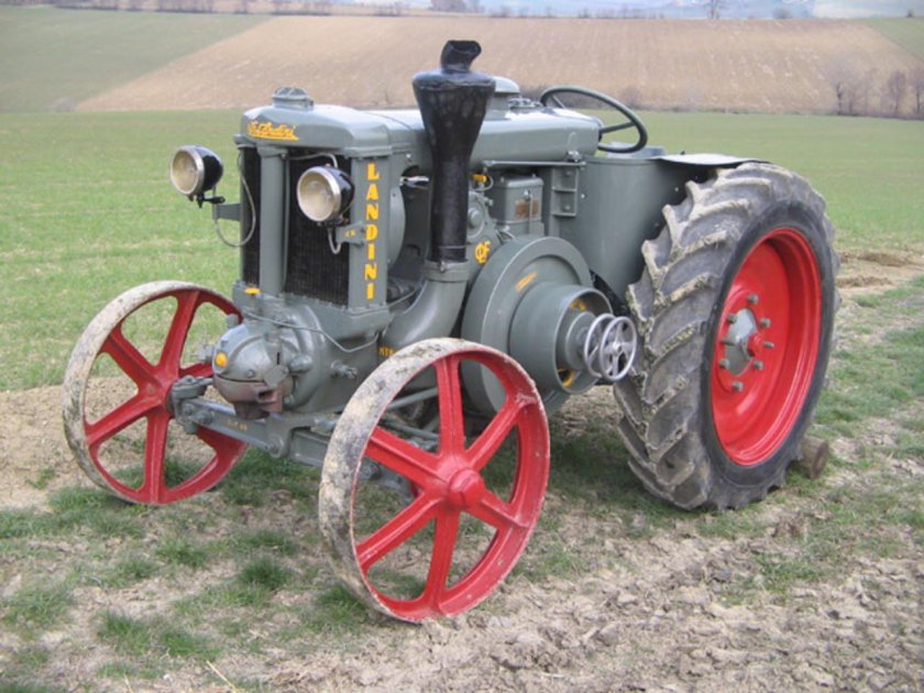 Landini трактор старинный