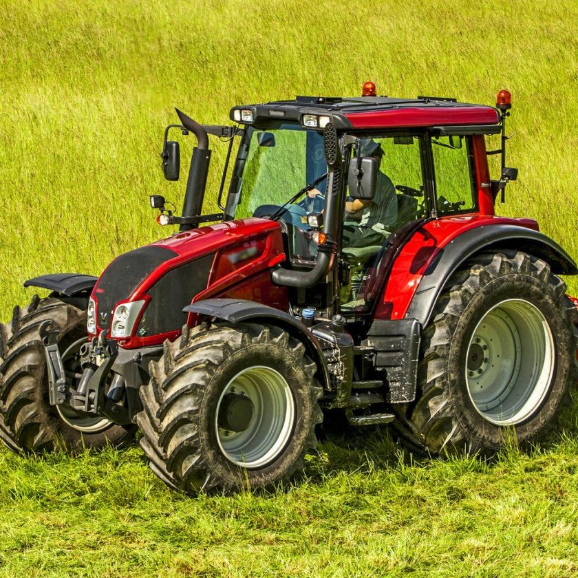 Трактор фото