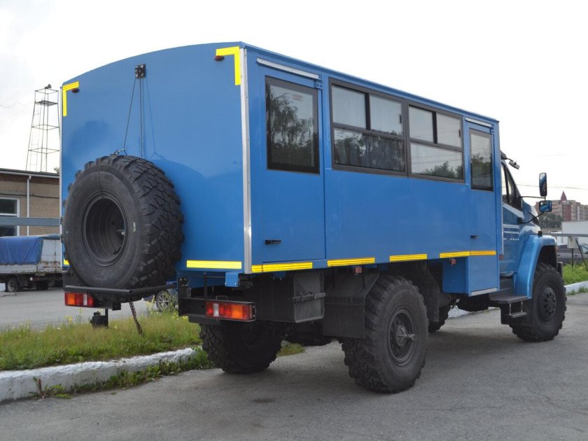 Вахтовый автобус урал