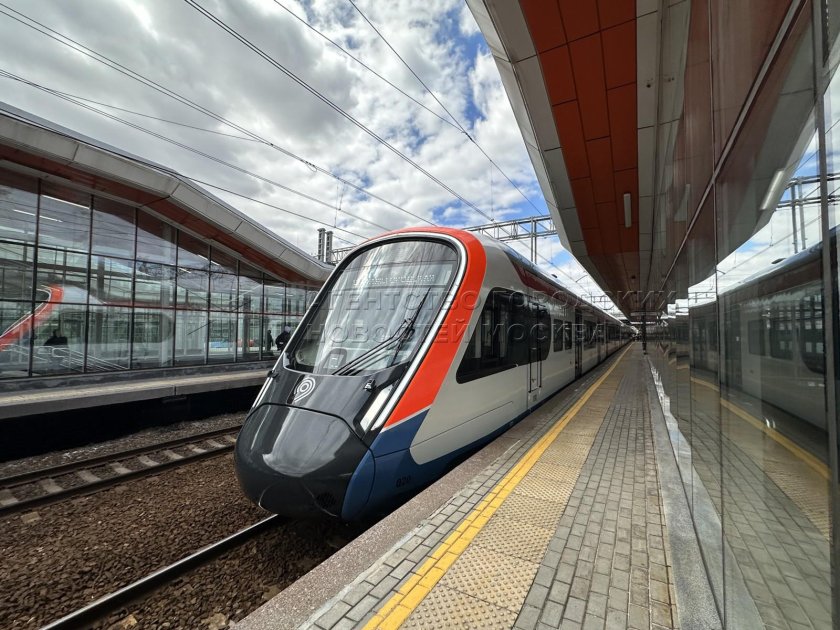 Электропоезд москва