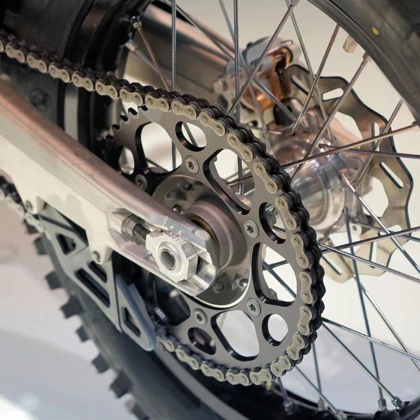 Натяжитель цепи мотоцикла