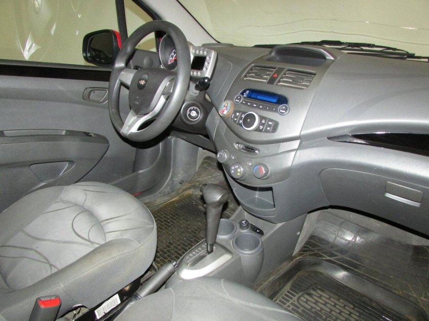 Chevrolet Spark 2011 салон