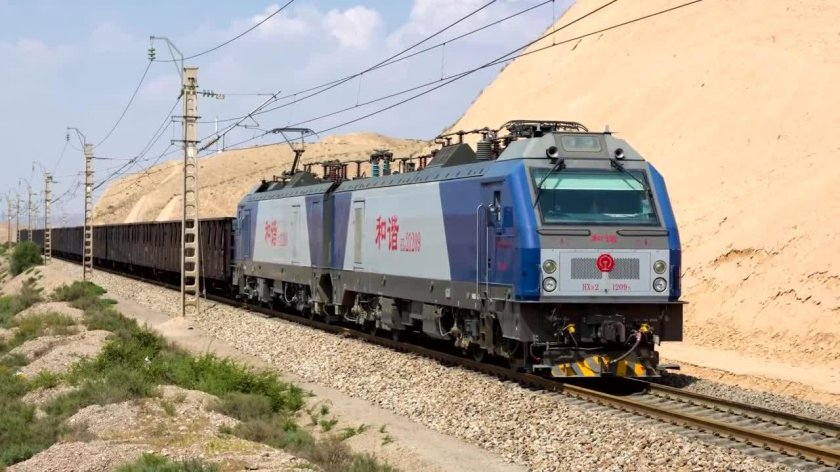 Китайский электровоз hxd2