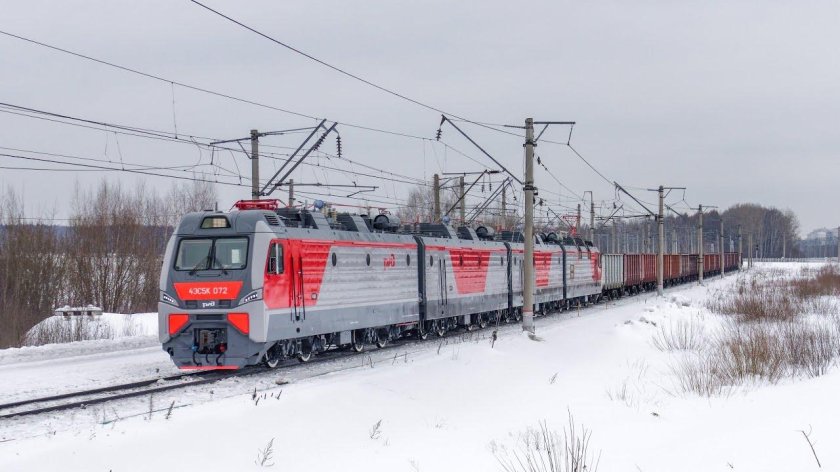 Локомотив ермак 2эс5к