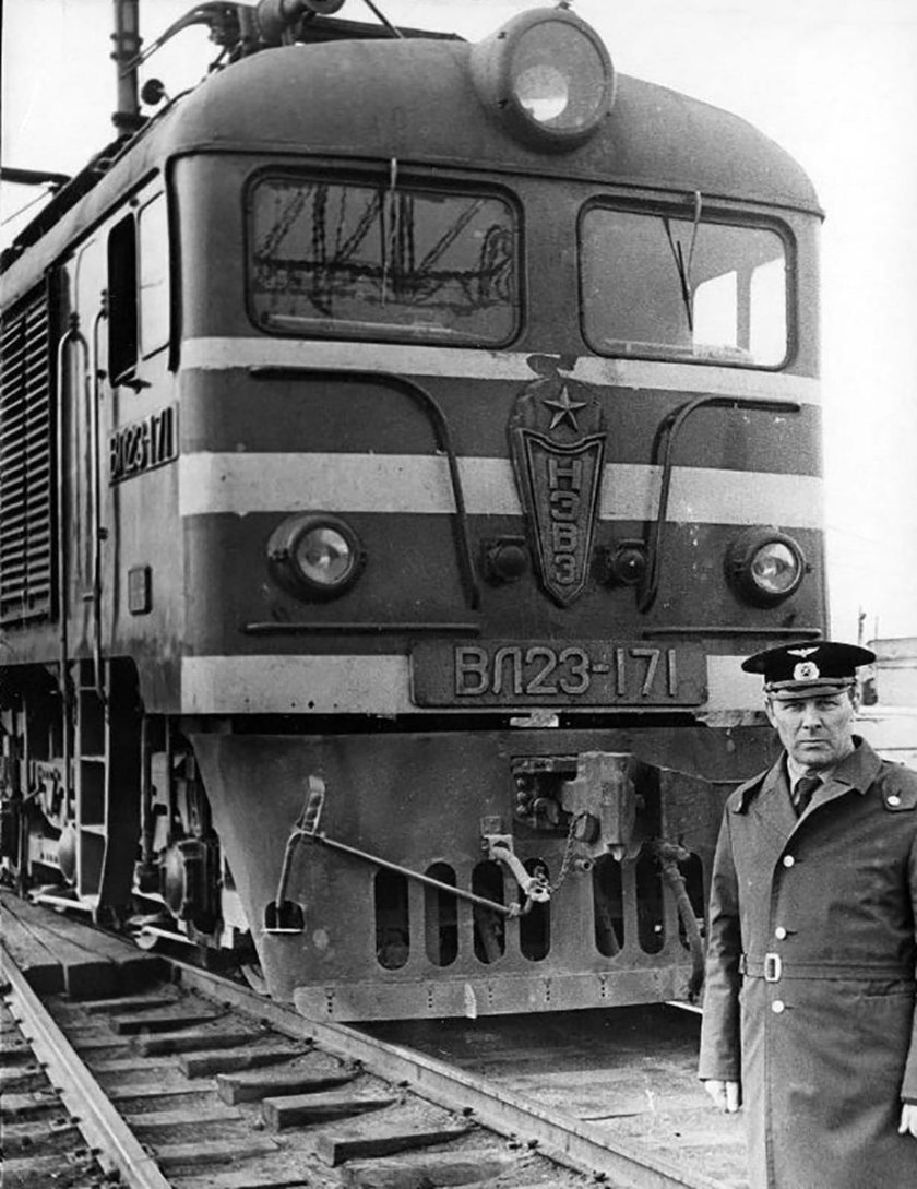 Локомотив поезд