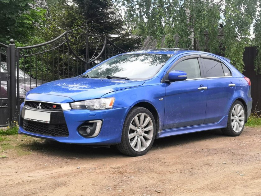 Серебристый Лансер 10 раллиарт