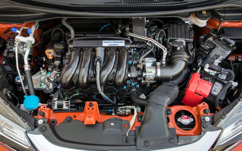 Хонда фит моторный отсек