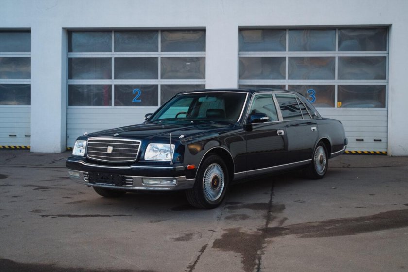 Toyota century v12