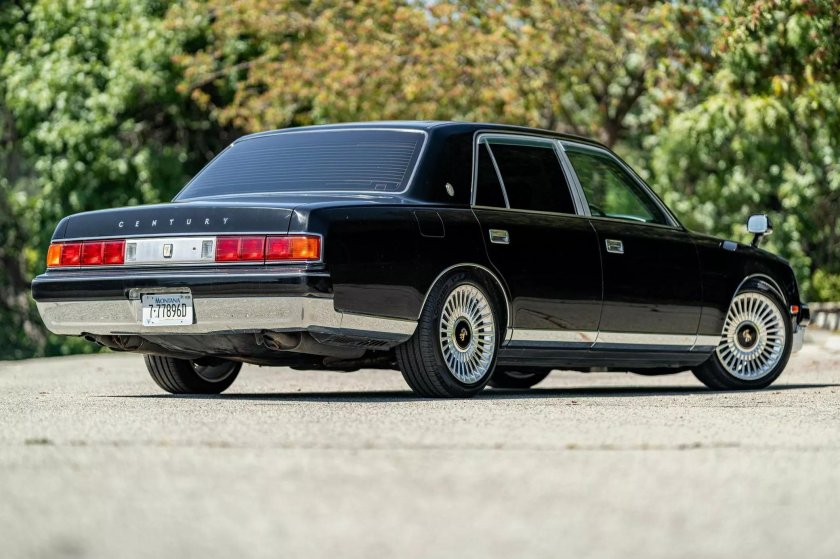 Toyota century 1982