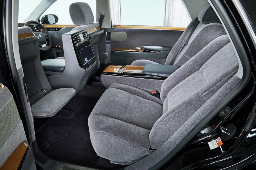 Тойота сенчури 2021