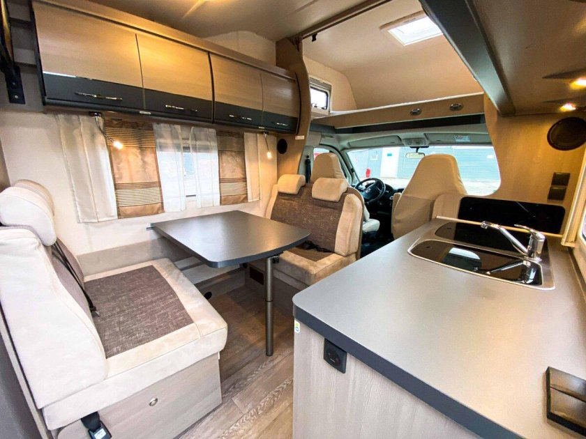 Альковный автодом