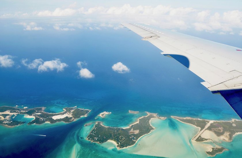 Вид из самолета на Багамы