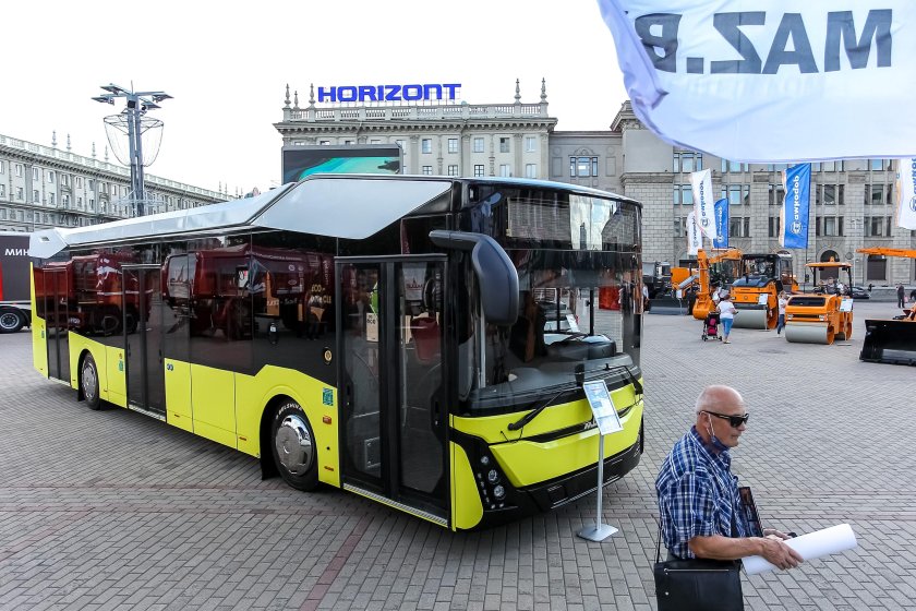 Автобус МАЗ 303266