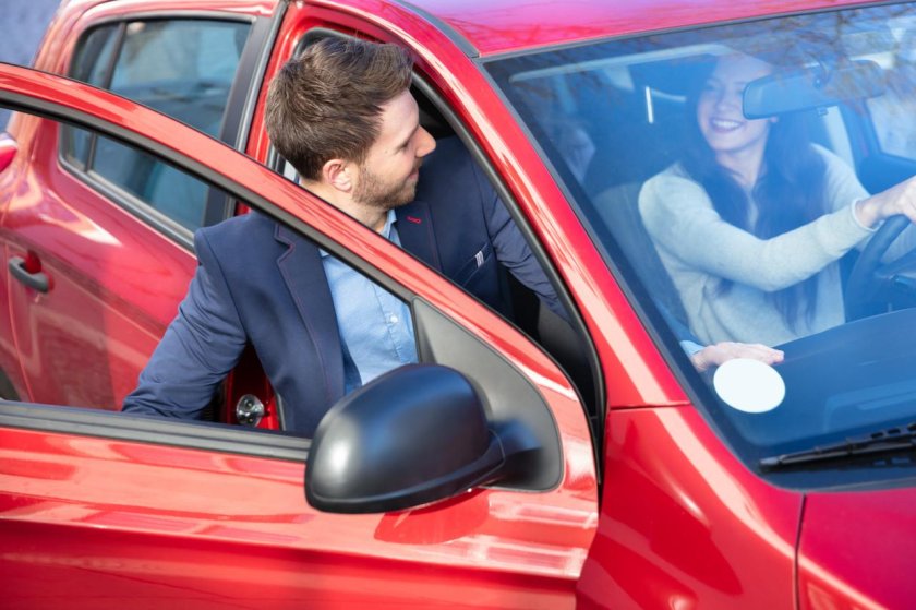 Человек в машине