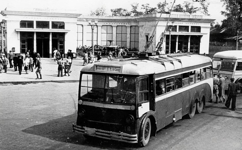 ЯТБ-3 троллейбус