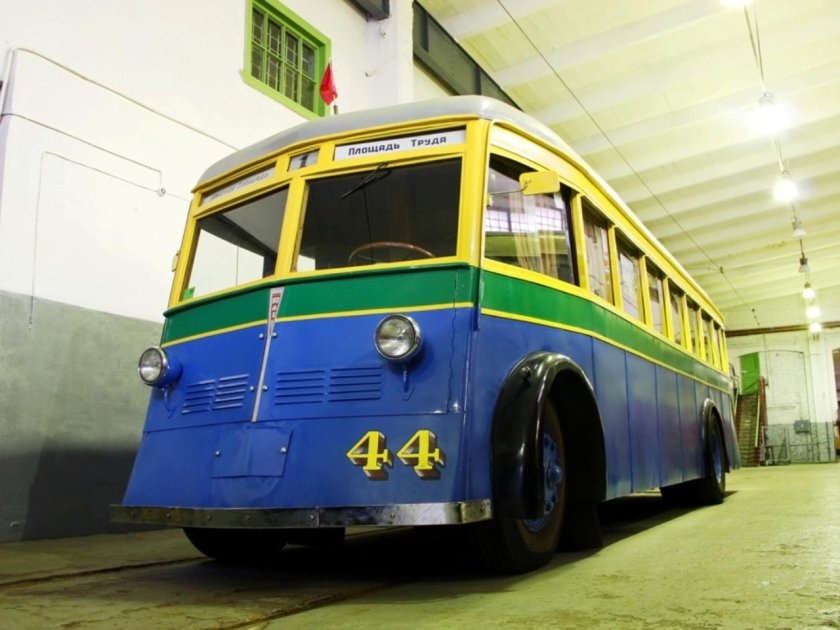 ЯТБ-3 троллейбус