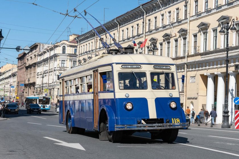 Парад ретротранспорта петербург