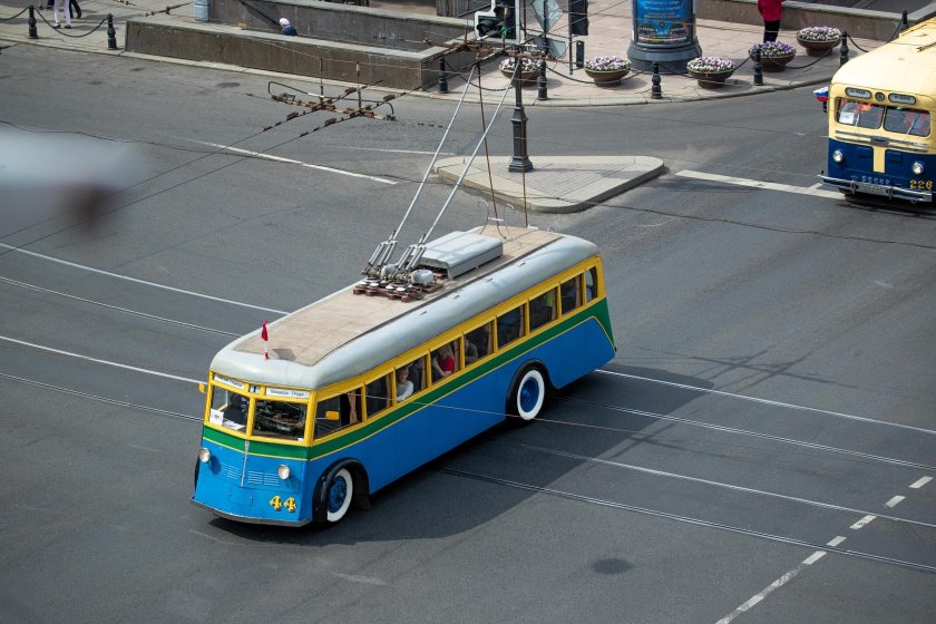 Троллейбус ятб 1