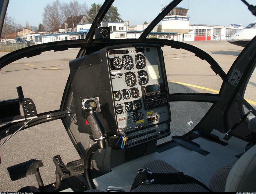 Кабина вертолета Robinson r44