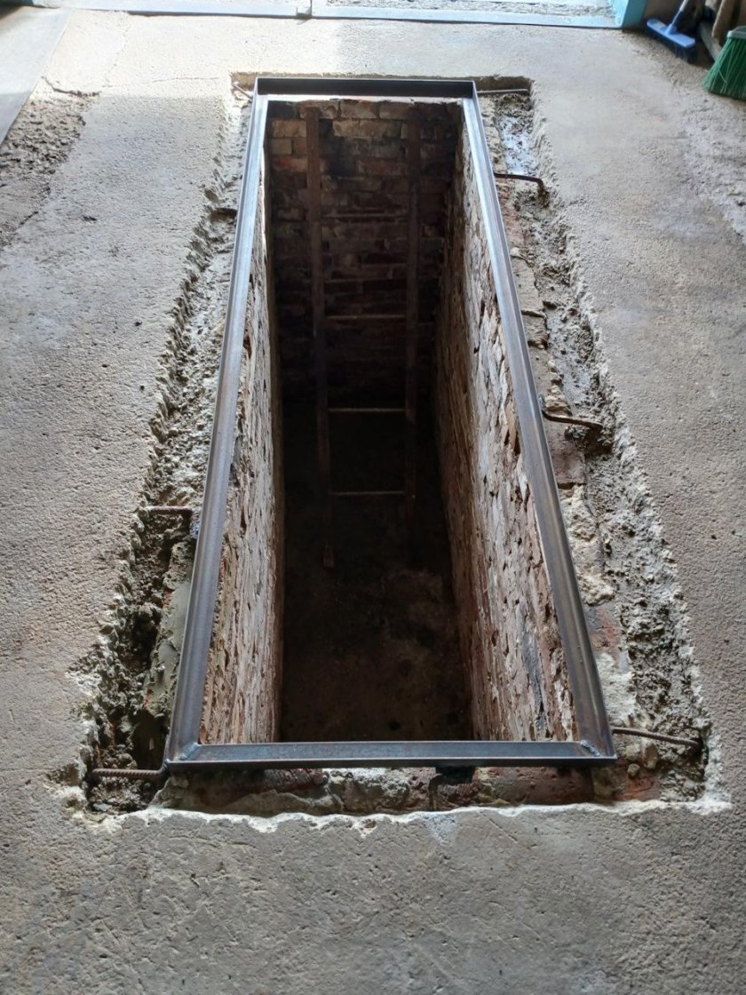 Смотровая яма с погребом в гараже