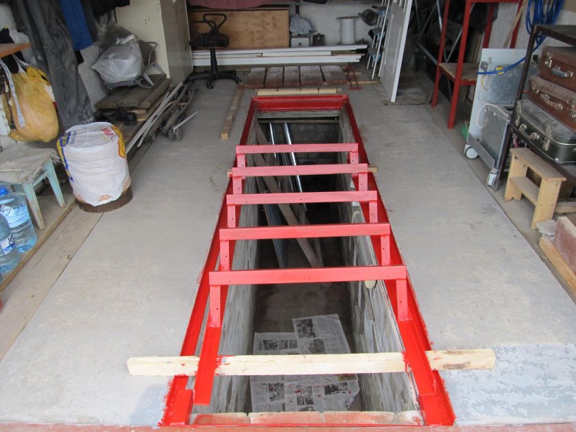 Лестница в смотровую яму