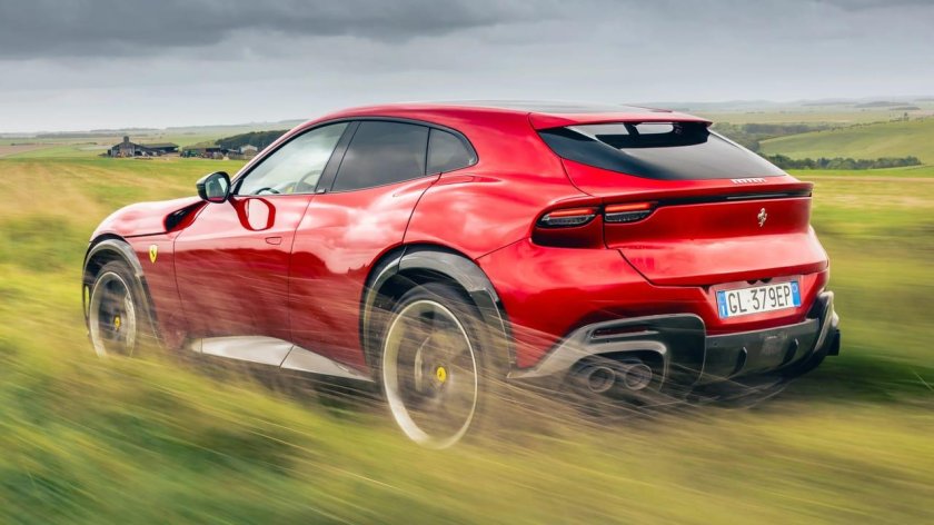 Ferrari purosangue сзади