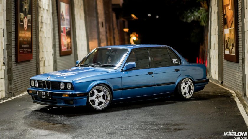 BMW 318 e30