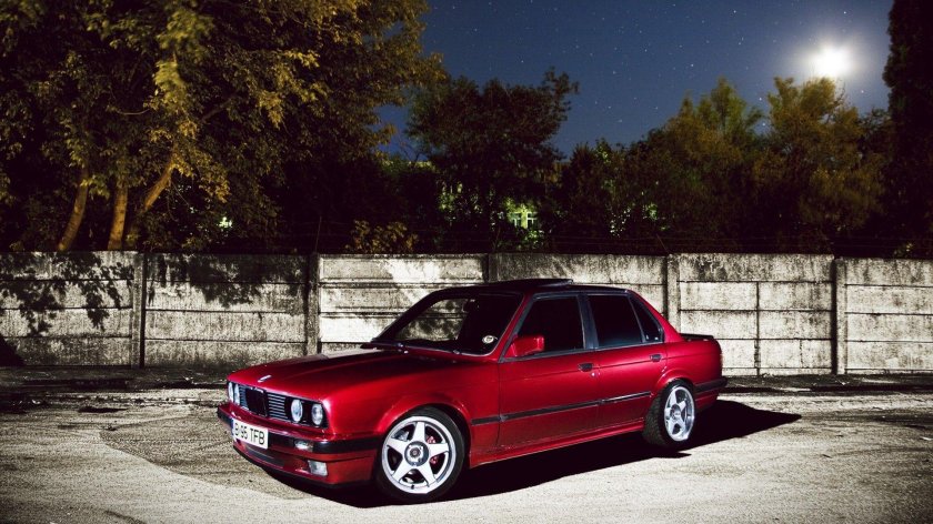 BMW e30 sedan