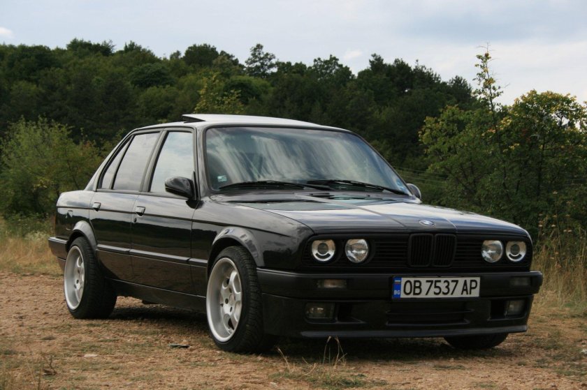 БМВ е30