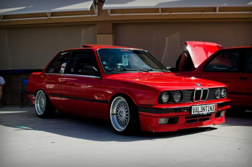BMW e30 sedan