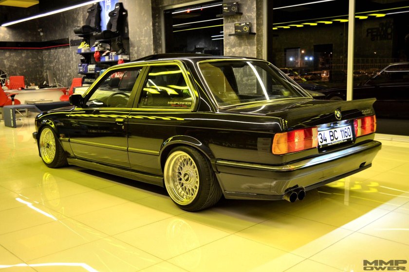 BMW e30 sedan