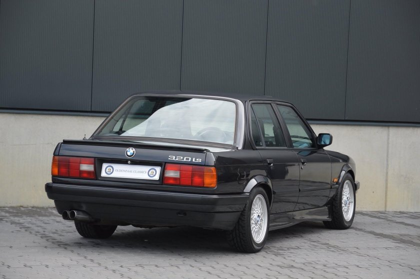 BMW e30 320is