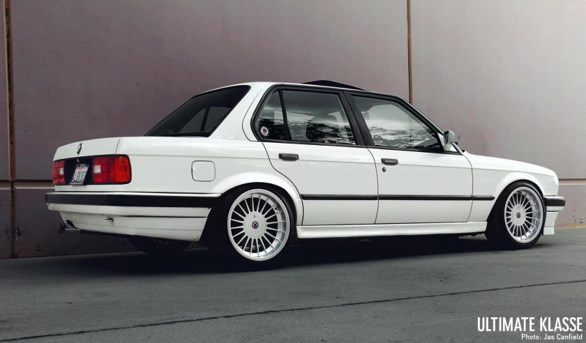 BMW e30 sedan