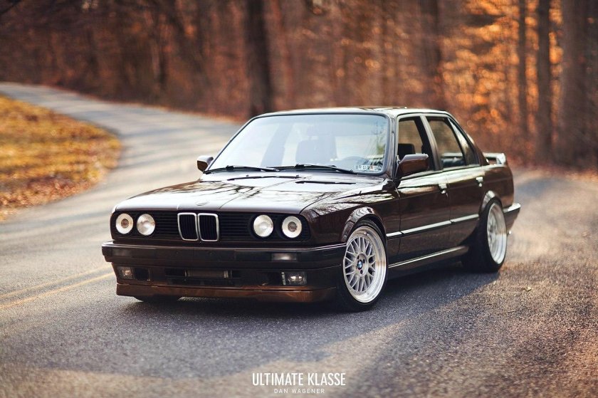 BMW e30 sedan