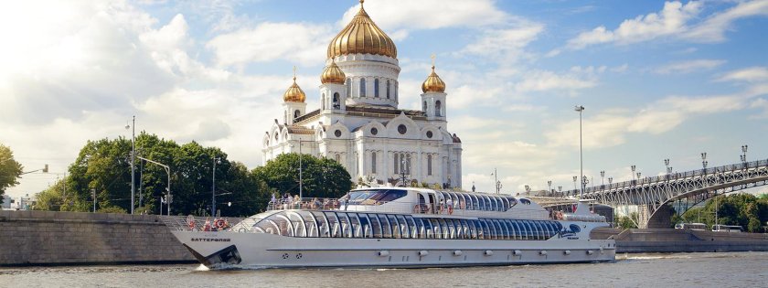 Теплоход Рэдиссон по Москве реке