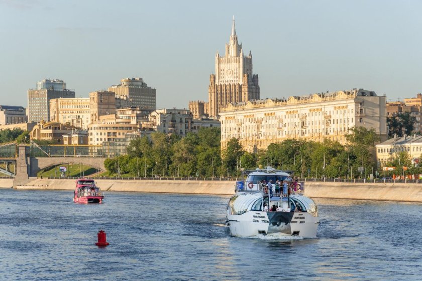 Корабль рэдиссон москва река