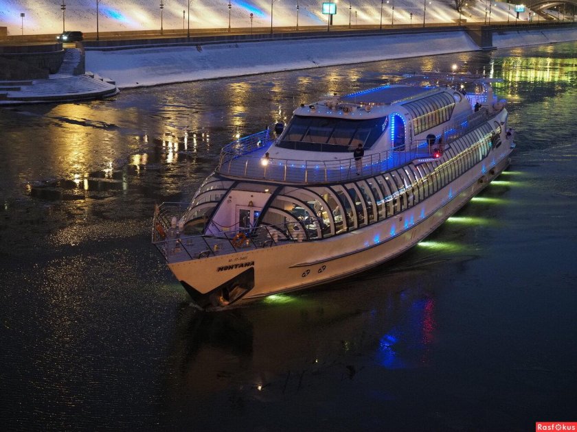 Теплоход рэдиссон по москве реке
