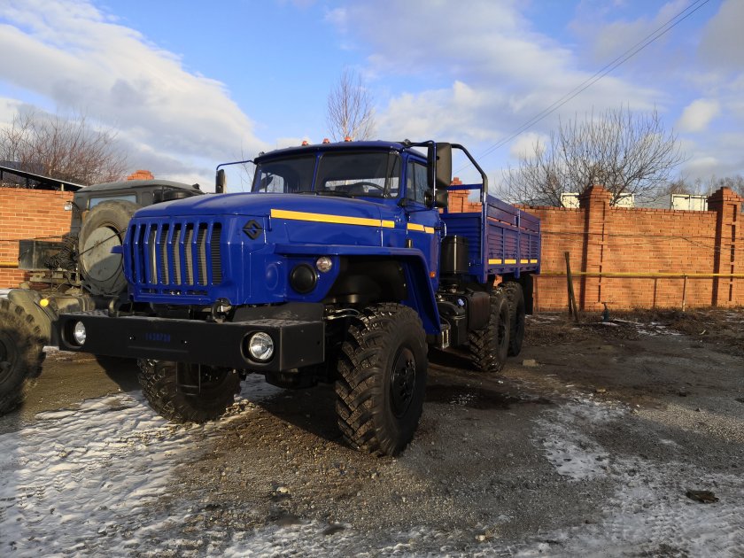 Урал 4320-0111-61