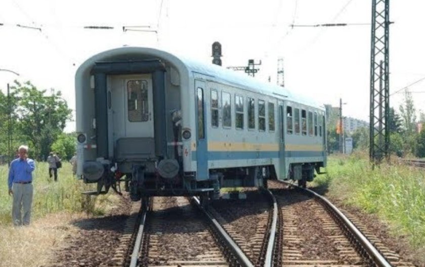 Вагон на двух путях