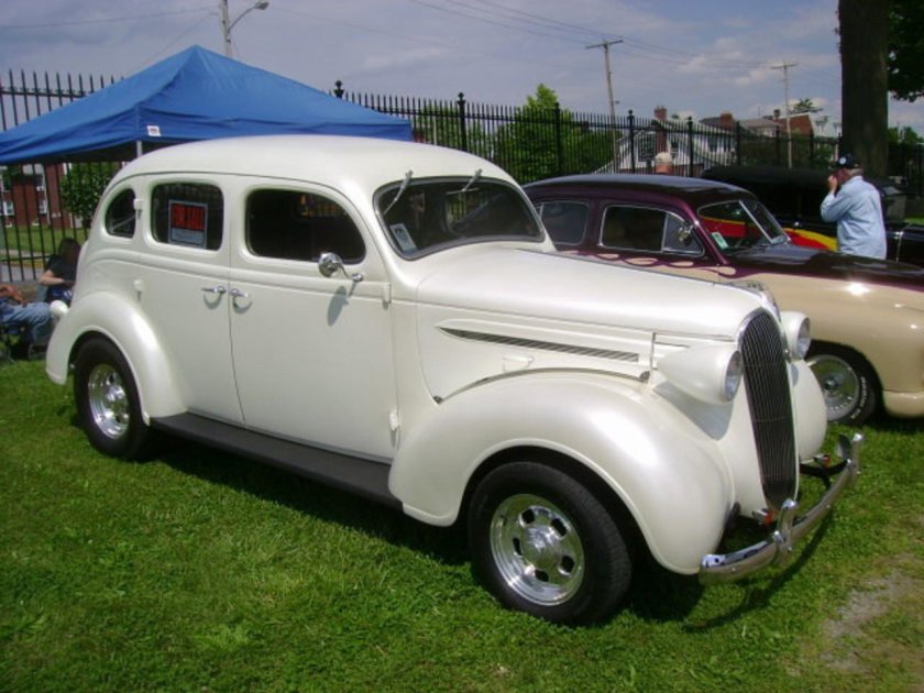 Plymouth sedan 1937